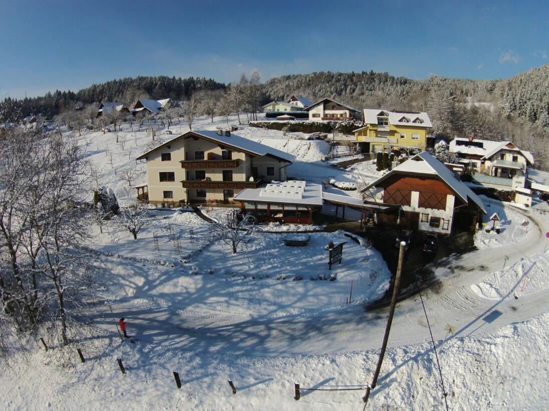 Ferienwohnungen Oranhof Фельден-ам-Вертерзе Екстер'єр фото